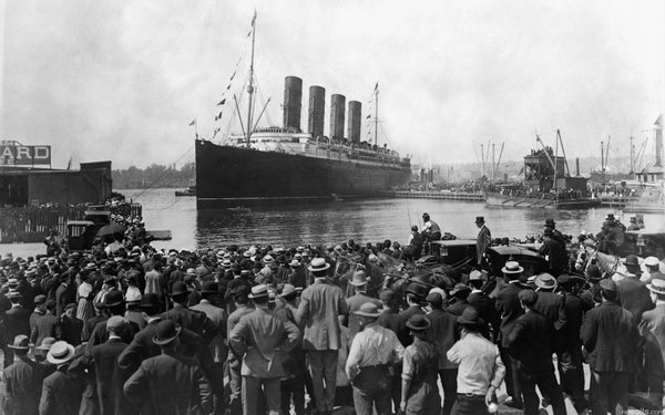 People gathered to see Titanic